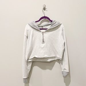 P’tula light gray cropped half zip with hood